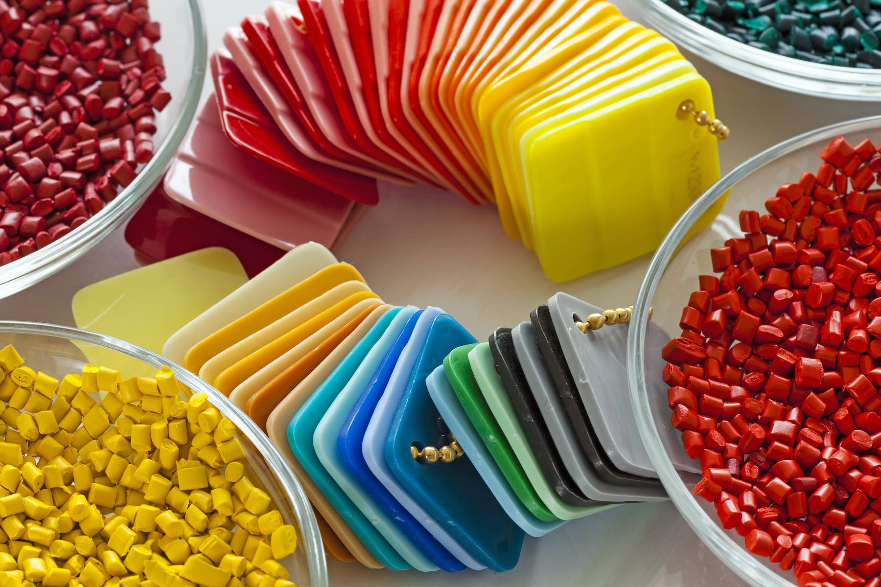 Colour swatches and polymer granules for custom profile extrusions