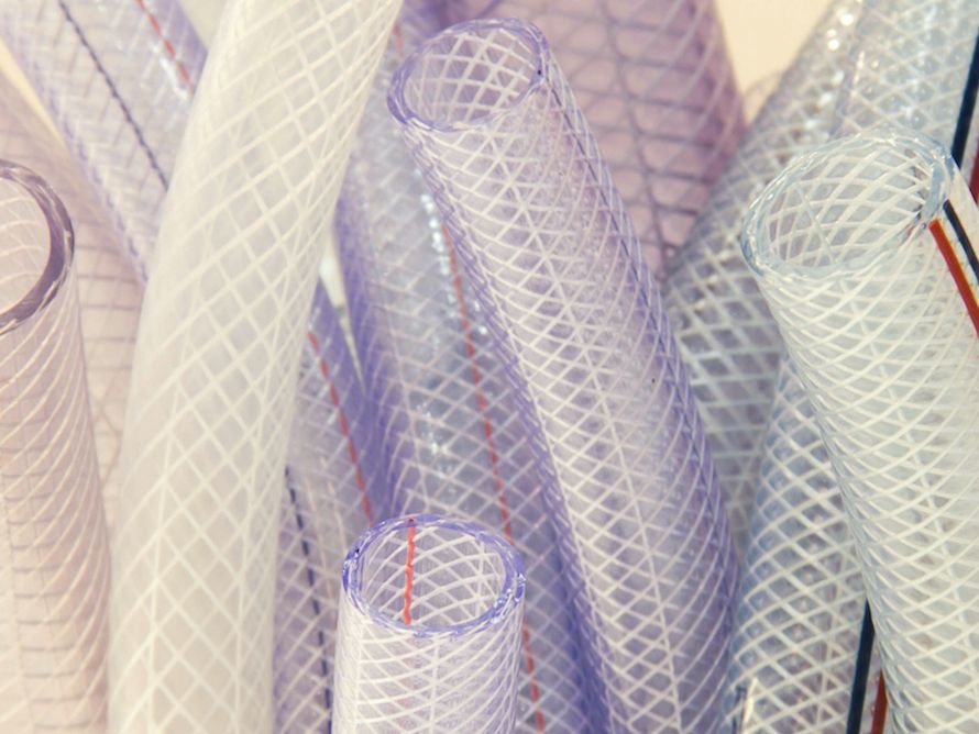 Clear extruded polycarbonate profiles and tubing
