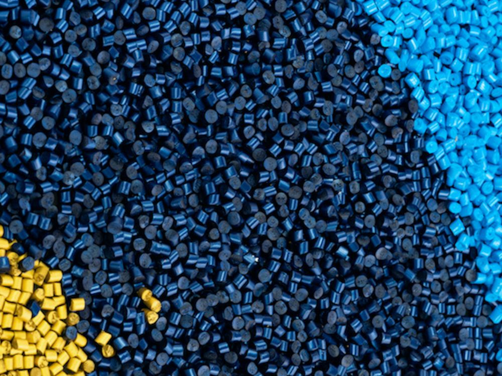 Blue and yellow PVC granules used for profile extrusion